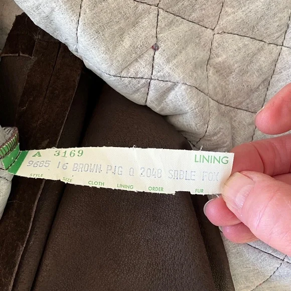 Vintage chocolate brown suede coat with sable fox fur trim - Picture 6 of 9